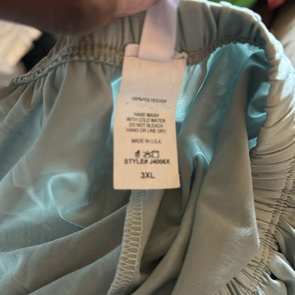 Flowy One piece - Picture 5 of 7